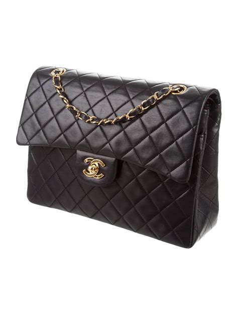 chanel quilted flap shoulder bag